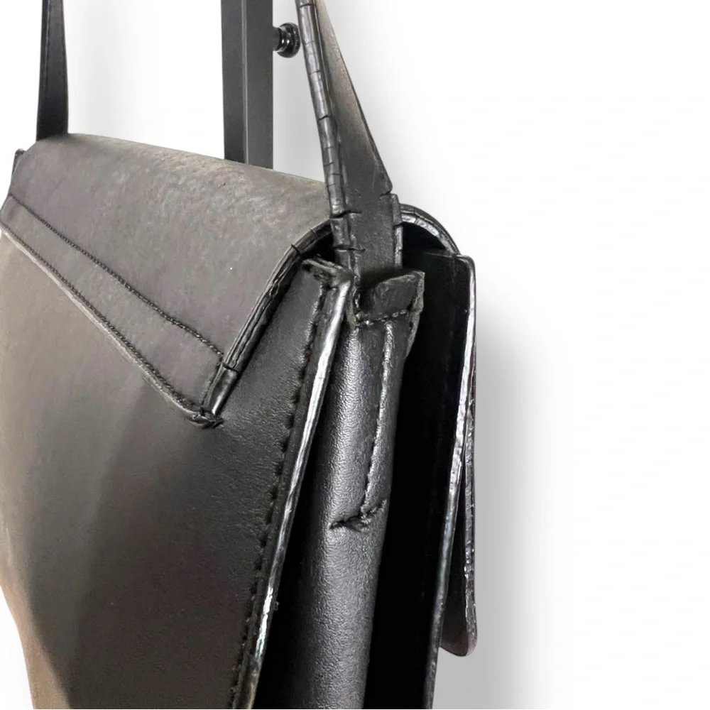 Chloe Faye Black Leather Ring Crossbody Bag - Picture 6 of 12